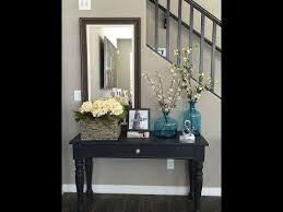 Como Decorar Un Recibidor Ideas Para Decorar La Entrada De La Casa Tips Youtube Decoracion Entradas De Casa Decoracion De Entrada Entradas De Casas
