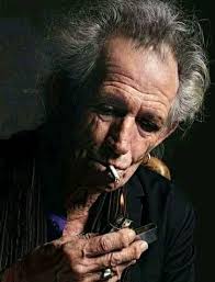 Podrías llamarme feo y viejo, pero nosotros somos los Maestros del Rock n  Roll" -Keith Richards Feliz cumpleaños master 🍻🍻🎂