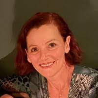 Gina Main's Instagram, Twitter & Facebook