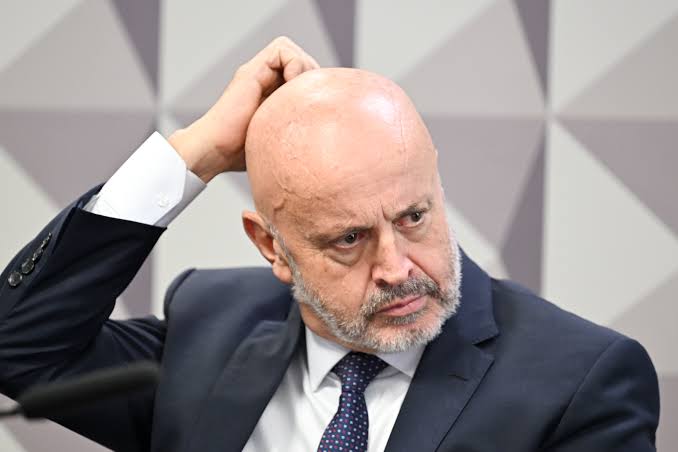 Careca do INSS em meio a investigação de fraudes e disputa por carros de luxo