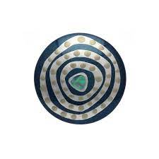 坂本これくしょんの艶やかで美しくとても軽い 和木に漆塗りのアクセサリー より 奥深くへと誘いこまれる迷宮のように渦を巻いたデザインが印象的なブローチ ブローチ プラチナ箔 銀の迷宮 ラピスブルー色 会津の小さなお店 坂本これくしょん rie sakamoto colle