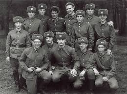 Закончил факультет международных отношений киевского университета. Politiki V Molodosti Elvis Poroshenko Usatyj Klichko I Bryunet Turchinov Kakimi Byli V Molodosti Ukrainskie Politiki Fotoreportazh Foto Mobilnaya Versiya Cenzor Net