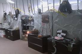 Are you wondering about how to decorate office or there are many office decorating themes which you can use to decorate according to your. Spooky Halloween Office Decoration Ideas