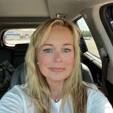 Beth Jamison's Instagram, Twitter & Facebook