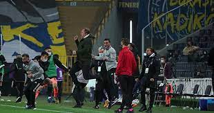 Fenerbahçe'ye karşı bugüne kadar teknik direktörlük kariyerinde 8 kez sahaya çıkan sergen yalçın, bu maçlarda 3 galibiyet elde ederken 5 kez de sahadan yenilgiyle ayrıldı. Sergen Yalcin Dan Buyuk Sevinc