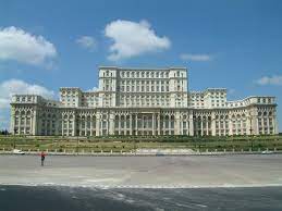 Palatul parlamentului din bucurești, românia (cunoscut înainte de revoluția din 1989 sub numele de casa republicii sau casa poporului), măsoară 270 m pe 240 m, 86 m înălțime, și 92 m sub pământ realizat în spiritul arhitecturii realist socialiste. De Ce Palatul Parlamentului Se NumeÈte Casa Poporului