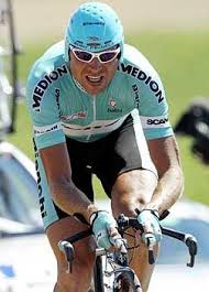 Ullrich, who also won olympic gold in sydney in 2000, long denied doping but was excluded from the 2006 tour de france over his links to the operation puerto drug scandal and doping doctor eufemiano fuentes. Tour De France Ullrich Deklassiert Armstrong Im Zeitfahren Der Spiegel