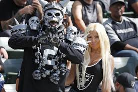 The oakland raiders relocation to las vegas saw the oakland raiders, an american football club in the national football league (nfl), move from their longtime home of oakland, california, to the las vegas, nevada metropolitan area. Nfl Klub Baut Disco An Die Endzone Las Vegas Raiders Planen Nachtklub Fur Die Fans Im Stadion