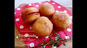 Bahan2 doh pau *1/2 cawan air suam *1 sudu gula *1/2 sudu yis kering (biar 5minit,,jika canai doh / bulat2 kn dan biar 5minit kemudian goreng dengan api sederhana kecil.tos kan minyak biar sedikit sejuk & boleh dipotong tengah sedikit untuk memasukkan hirisan timun dan inti sambal tadi,,siap. Pau Goreng Sambal Tutorial Traditional Malay Snacks Youtube