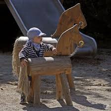 Richter Play Equipment Bildbeispiele Fur Kleine Kinder Diy Garten Ideen Holzpferd Garten Holzpferd Bauen Spielgerat