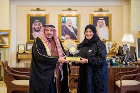 القصيم فيصل بن مشعل يكرم الجوهرة الجطيلي نظير مبادراتها الوطنية المدينة