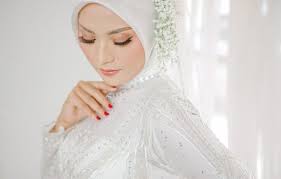 Berikut detail informasi tentang contoh kasus pelatihan dan pengembangan karyawan di perusahaan. Contoh Sambutan Jawaban Lamaran Pihak Perempuan Disertai Pantun Qobiltu Co