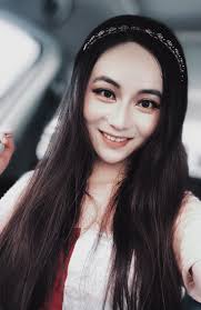 Isabelle Hu's Instagram, Twitter & Facebook