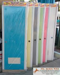 Pintu kamar mandi aluminium adalah material yang tahan terhdap air dan juga korosi. Plus Minus Pintu Pvc Untuk Kamar Mandi Lengkap Dengan Harga Terbaru 2020 Rumah123 Com