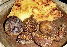 1 de la syrie, 2 robes kabyles, 2 robes avec capuchons , 2robes brillantes, 1 robe papillon. Figues Seches Et La Galette Kabylie Food Dishes Vegetables