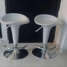 Tradicionalmente las barras son colocadas en forma de l, principalmente en cocinas de pequeño tamaño, ya que con esta forma se obtiene mayor amplitud en este lugar. Sillas Barra Cocina En Barranquilla Clasf Casa Y Jardin