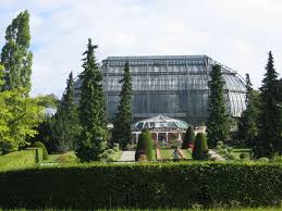 Mit einer gesamtfläche von 43 hektar und einer 22.000 exemplare umfassenden pflanzensammlung ist der botanische garten der freien universität berlin das an den garten angrenzende museum ist in seiner art einzigartig in mitteleuropa und bietet interessierten die möglichkeit, ihr wissen über die. Gewaechshaus Botanischer Garten Berlin Jpg Botanischer Garten Berlin Botanischer Garten Garten Berlin