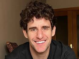 Quién es Enrique Fortún, el actor que hace de Lope Ruíz en La promesa:  biografía, carrera y fotos