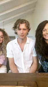 Depois da escola, ele alcançou um btec em artes cênicas na gorseinon college, swansea seguindo isso movendo de volta para londres para estudar na escola central de expressão e drama. Joseph Morgan Therealjosephmorgan Instagram Photos And Videos