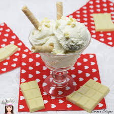 180 g di zucchero 1/2 litro di latte 200 cl di panna 1/2 stecca di vaniglia 140 g. Ricetta Gelato Al Cioccolato Bianco Senza Uova E Senza Gelatiera Carmy In Cucina Food Blogger Napoli Ricette Facili E Veloci