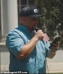 Texas dad caleb wallace was relying on a ventilator in an icu at shannon medical center in san angelo, where he had been hospitalized since july 30. 5rmtirpvhzu M