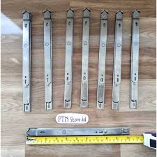 Jendela aluminium casement merupakan salah satu produk jendela alumnium fenstal yang meskipun harga nya lebih rendah ketimbang jendela dengan sistem bukaan lain, namun bukan engsel tersembunyi jendela casement terletak didalam kusen sehingga tidak terlihat dari luar, hal ini. Jual Engsel Jendela Casement 8 Inch Engsel Casement 8 20cm Terbaru Juli 2021 Blibli