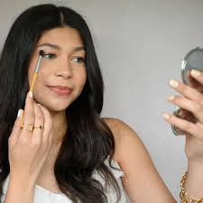 Deborah Lebron's Instagram, Twitter & Facebook