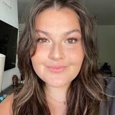 Shannon Fuchs's Instagram, Twitter & Facebook