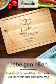 Graviertes Schneidebrett Zur Hochzeit In 2020 Mit Bildern Schneidebrett Graviertes Schneidebrett Personalisierte Hochzeitsgeschenke
