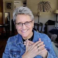 THE ONLY BIRD THAT DARES TO ATTACK AN EAGLE IS A CROW, BUT THE EAGLE NEVER  FIGHTS BACK. HERE IS WHY: 1. The crow is the only bird bold enough to sit