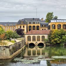 Europa vestica relieful este alcatuit din unitati vechi hercinice (masivul central, masivul armorican) ; Metz Este Un Oras In Nord Estul Romani Din FranÅ£a