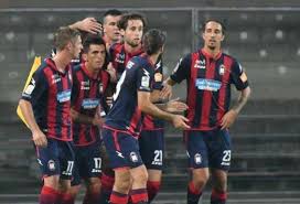 La meravigliosa storia tra cordaz e il crotone continua. Calcio Serie B Bene Il Crotone Che Mette Ko La Cremonese Calabria Diretta News