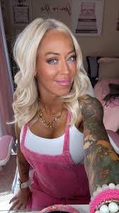 Ashley Riddick's Instagram, Twitter & Facebook