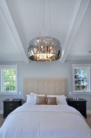 Chambre De Style Transitionnel Avec Suspendu Transitional Bedroom With Pendant Avec Images Decor Chambre A Coucher Meuble Chambre A Coucher Idee Decoration Chambre