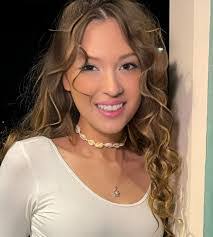 Anna Blossom's Instagram, Twitter & Facebook