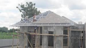 Terdapat dua macam genteng yaitu polycarbonat berrongga dan polycarbonat bergelombang tanpa rongga. Genteng Beton Lebih Ringan Dan Efisien Tribun Jogja