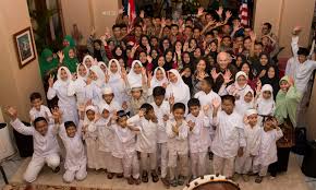 Simak ucapan selamat berbuka puasa dalam bahasa inggris dan artinya dan contoh ucapan selamat ulang tahun dalam bahasa inggris beserta artinya. Ambassador Donovan Maintains The Tradition Of Breaking The Fast With Underprivileged Children U S Embassy Consulates In Indonesia