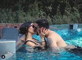 Jun 09, 2021 · rosa perrotta è incinta.l'ex tronista di uomini e donne e pietro tartaglione sono in attesa del loro secondo figlio.in queste ultime settimane, i fan più attenti hanno notato vari indizi che. Rosa Perrotta E Pietro Tartaglione Effusioni Bollenti In Acqua Tgcom24