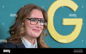 Elizabeth shields hi-res stock photography and images