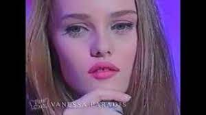 For this album, she reunited with the team of writers and producers of her first album. Dis Lui Toi Que Je T Aime Von Vanessa Paradis Laut De Song