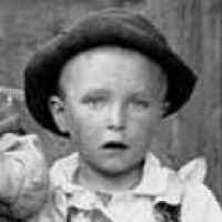 Mary Brace's Instagram, Twitter & Facebook