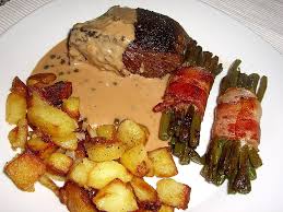 Argentinisches Rinderhuftsteak Mit Grunen Bohnen Pfeffer Sahne Sauce Bratkartoffeln Von Imnotagourmet Chefkoch Bratkartoffeln Fleisch Gerichte Lebensmittel Essen