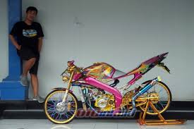 Contoh modifikasi yamaha vixion, banyak tema keren anti alay. Modifikasi Yamaha Vixion 2012 Purbalingga Panggil Aku Paijo Otoinfo Id