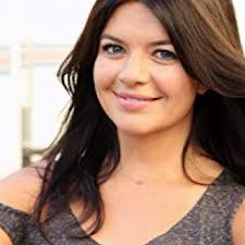 Phyllis Shapiro (played by Kathryn Hahn) outfits