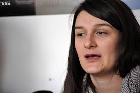 Penzioneri i profesionalni glumci u performansu "Sedma soba"