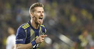 Kulübümüz, bonservisini elinde bulunduran 1990 doğumlu milli stoper serdar aziz ile 3.5 sezon için anlaşmaya varmıştır.serdar aziz'e camiamıza hoş geldin. Fenerbahce De Serdar Aziz Le Yollar Ayriliyor Son Dakika Spor Haberleri