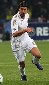 Hijo de padre tunecino y madre alemana, subió por las categorías inferiores del club de su ciudad, stuttgart. Sami Khedira Wikipedia
