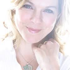 Janie Dee's Instagram, Twitter & Facebook