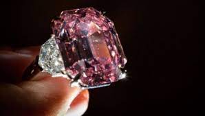 Utilizați butonul de translate din dreapta pagini pentru traducere. Cel Mai Scump Diamant Din Lume A Fost Vandut