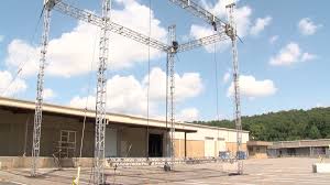 Reviewed in the united states on june 13, 2020. Local Business Turning Parking Lot Into Drive In Movie Theater Klrt Fox16 Com